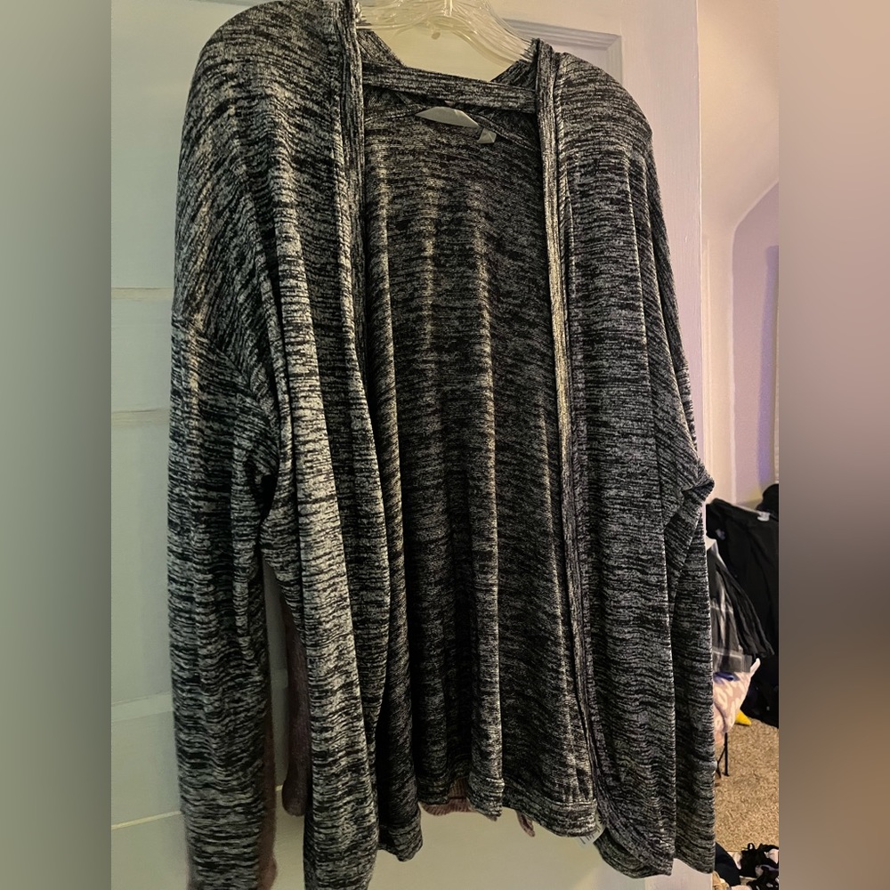 Athleta Cacoon Cardigan with v shape cutout at back of neck, Size Large.